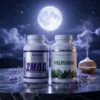 Deux compléments nocturnes: ZMAΔ et Mélatonine de la gamme PACK SOMMEIL, sur une surface sombre avec lune et brume.