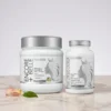 PACK ANTI-ÂGE: deux flacons blancs avec étiquettes gris argenté, logo couronne, texte encadré, sur fond clair.